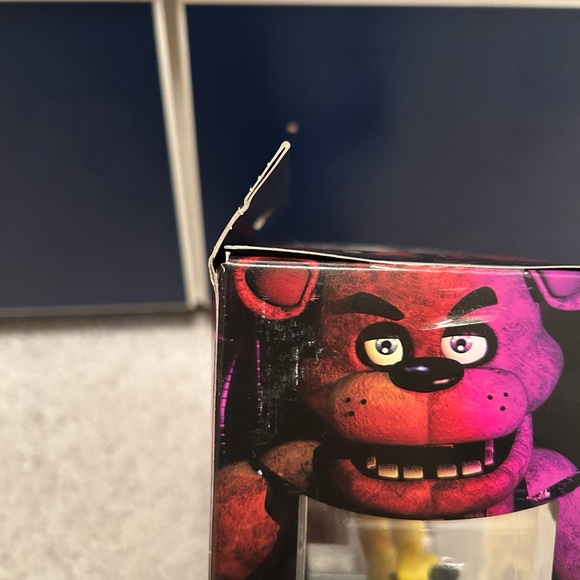 Five Night’s at Freddy Golden Freddy with Office Jazwares - Picture 9 of 14